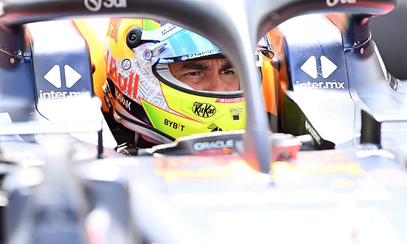 Sergio Perez在決賽發揮出色，從15位發車，穿越車手群車陣，以第6名完...