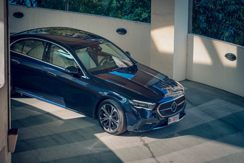 新世代Mercedes-Benz E200 LUXURY能否扛起車系入門招牌。 記者趙駿宏／攝影