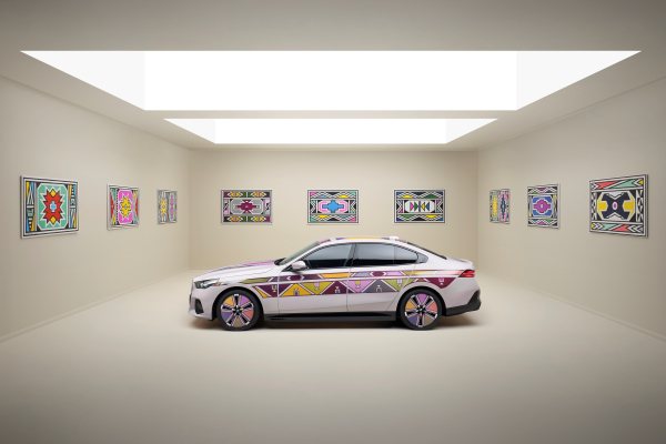 洛杉磯Frieze藝術博覽會上，BMW展出i5 Flow NOSTOKANA藝術...